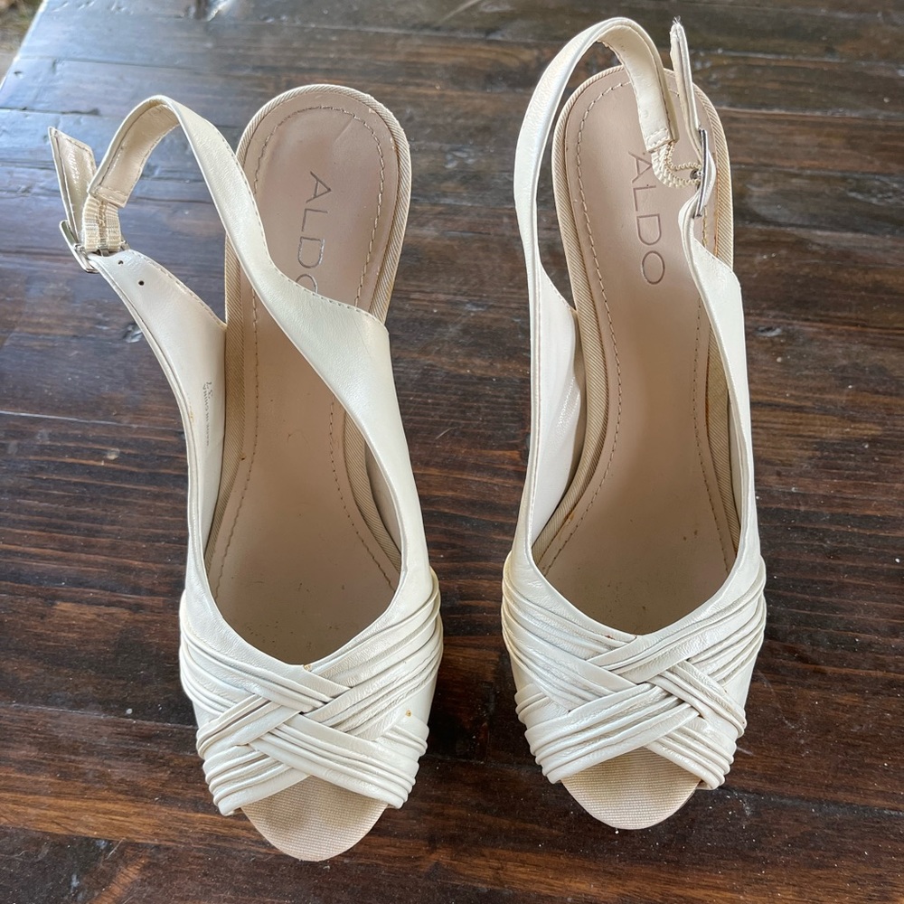 Leather high heel - beautiful detail!